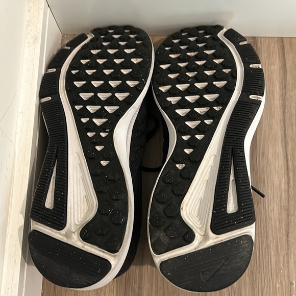 Women’s Nike Run Swift athletic shoes. Size 8.5. Only worn a handful of times. - Picture 7 of 9
